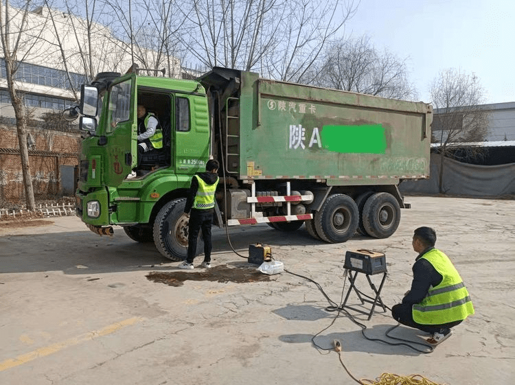 西安市生態環境局閻良分局開展渣土清運車輛大戶單位尾氣專項整治行動