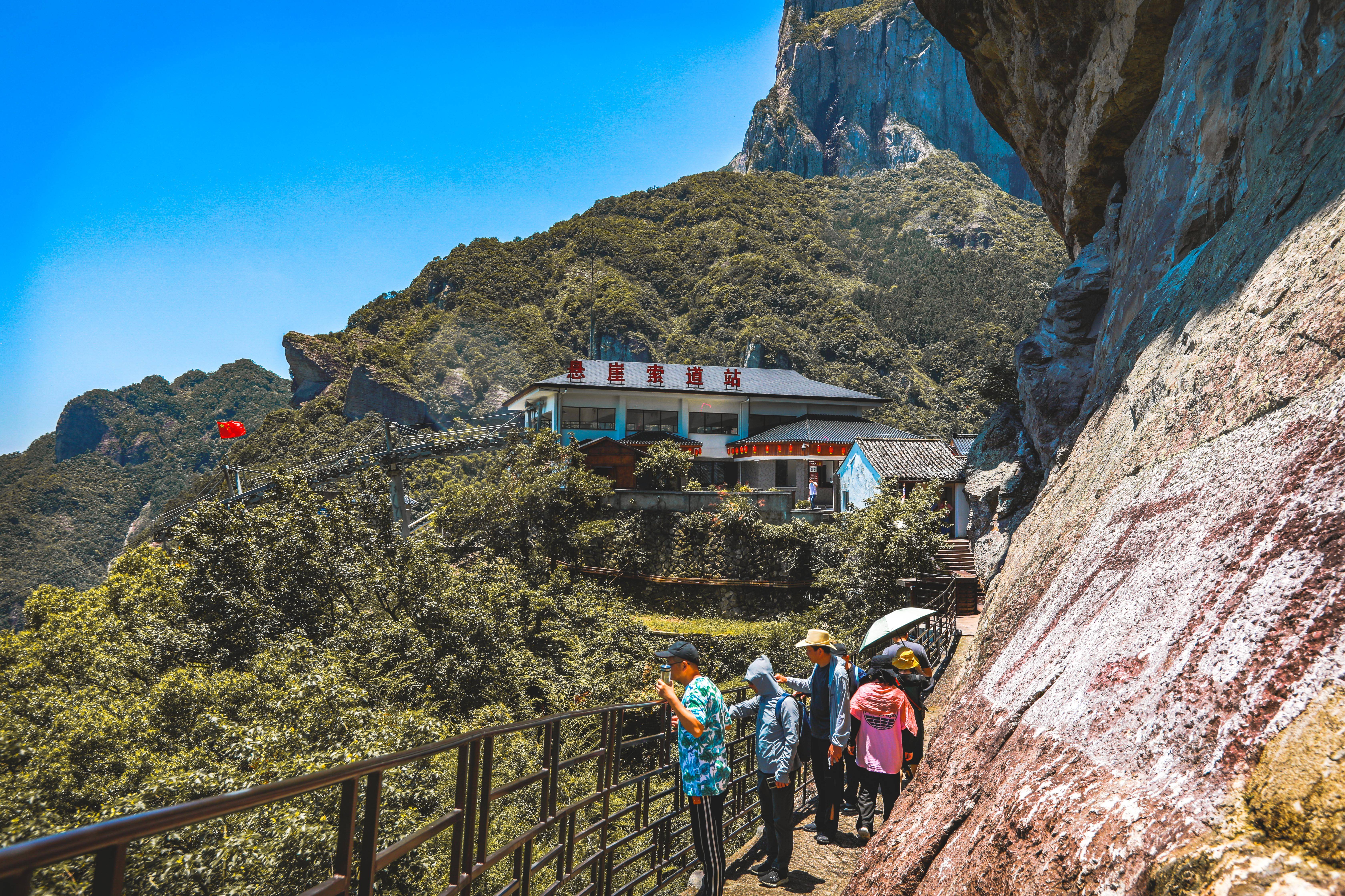 中国|中国这五大名山，第一是黄山，最后一个在浙江被誉“东南第一山”