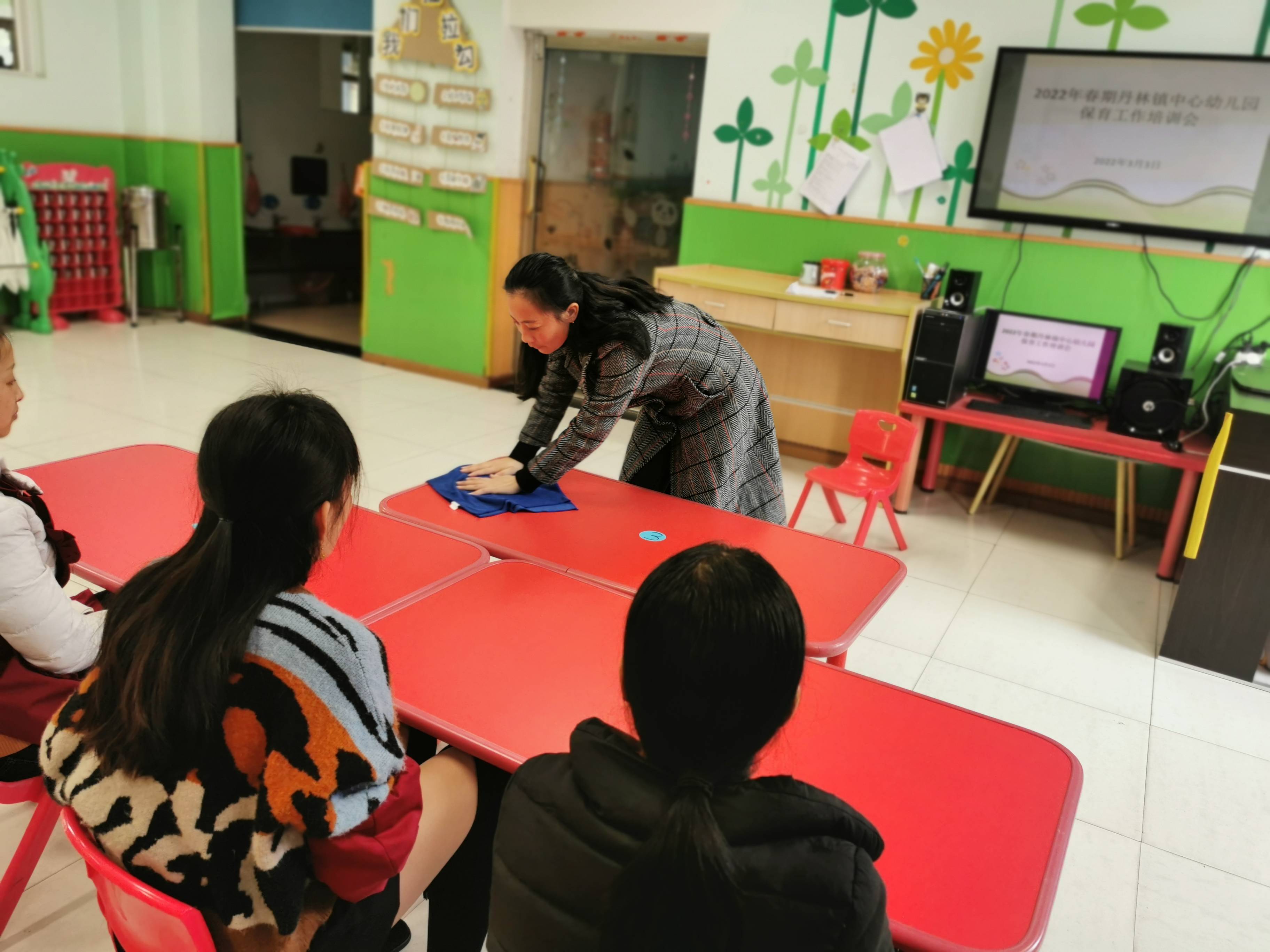 活动|丹林镇中心幼儿园开展保育工作培训会