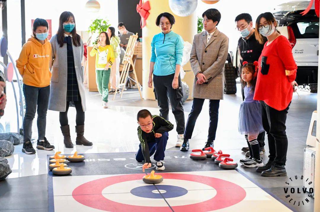 2022年沃尔沃亲子冰雪体验季冬奥项目冰壶