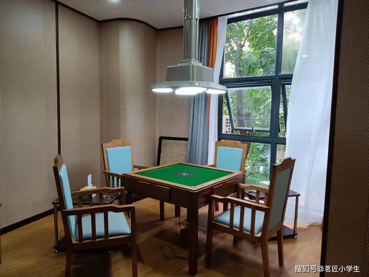 这种棋牌室采用包间的设计,一个包间大概30-50平之间,一个包间的成本