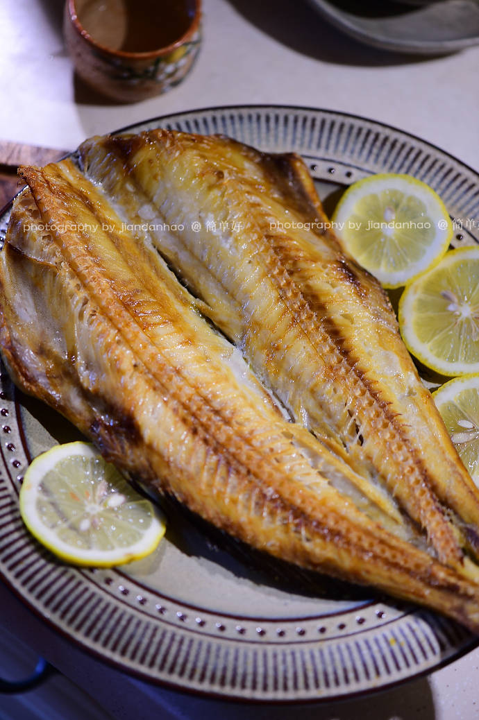 香烤六线鱼一夜干优秀的食材只需要最简单的方式