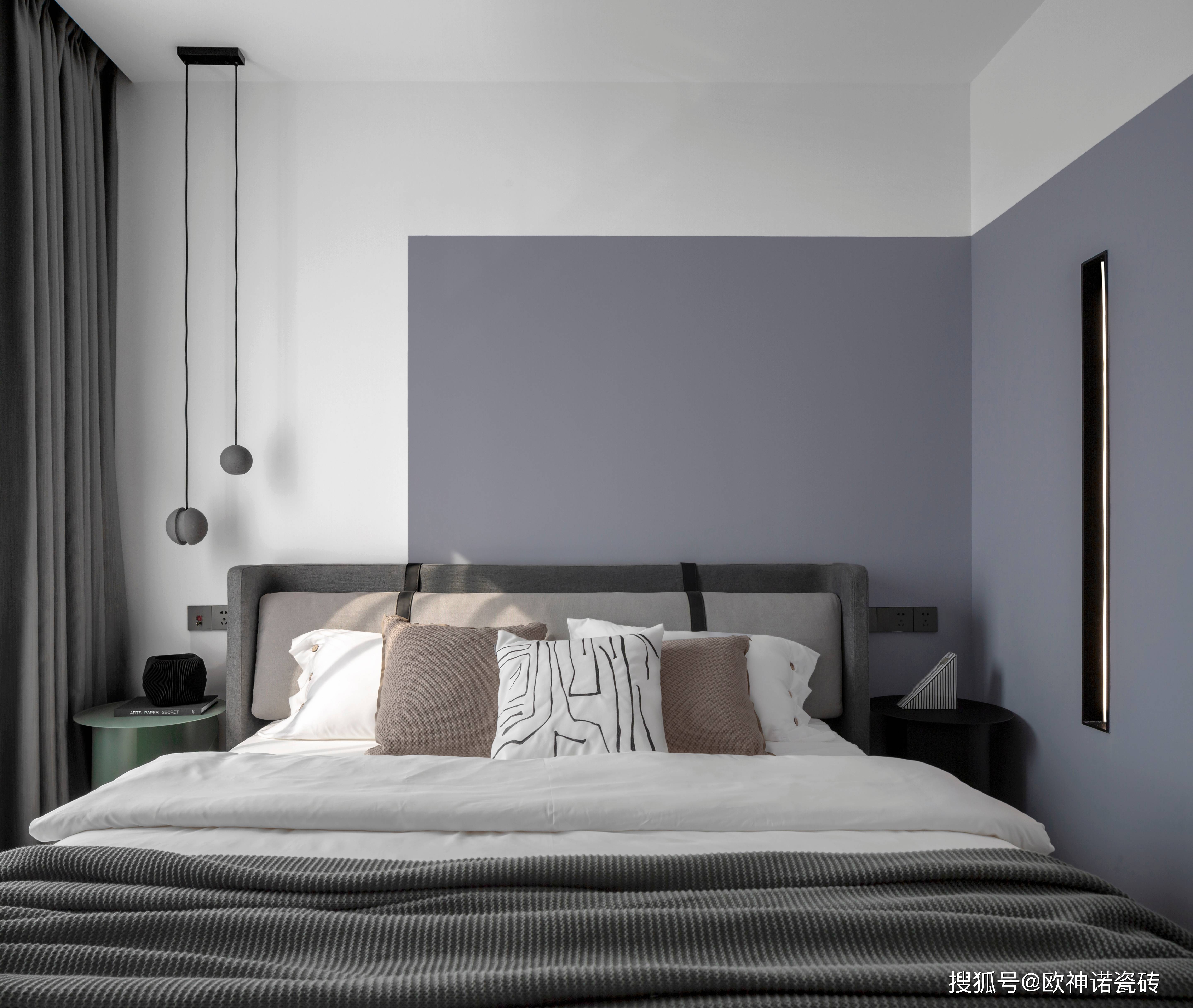卧室简雅而素净的卧室,以经典自然的木纹砖和高级灰色调为主,塑造独特