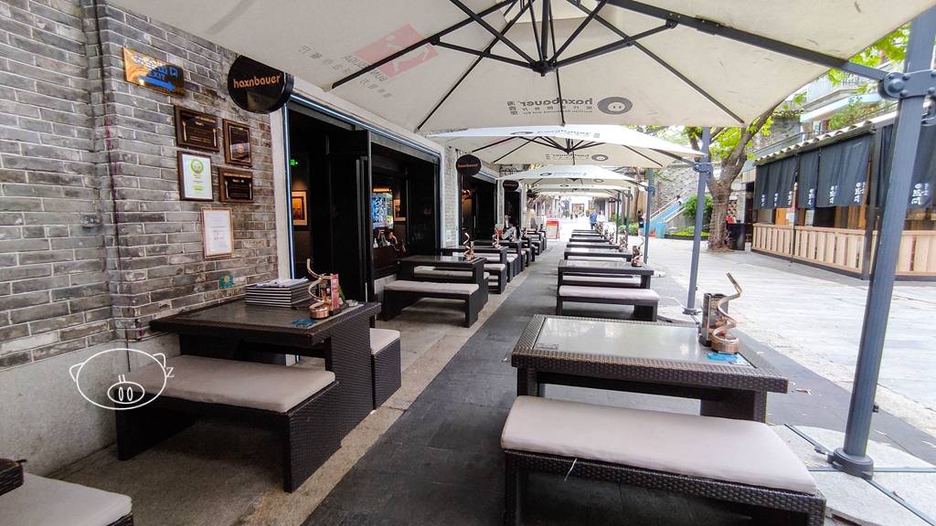 佛山探店｜猪肘外皮炸过很酥脆，里面肉很嫩