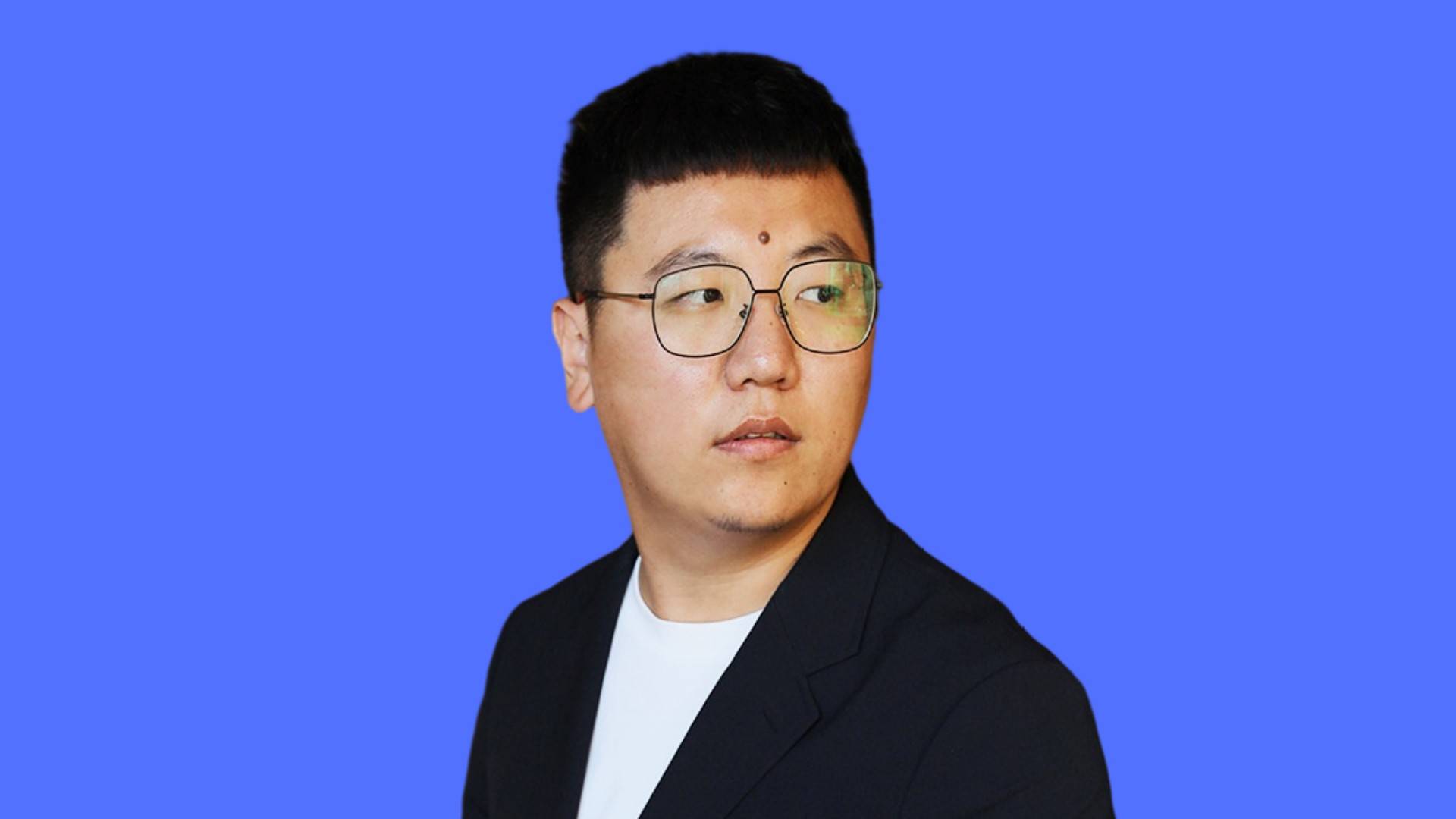 足球解说员吐槽巩汉林,站队董路力挺男足:国家队队员是行业精英