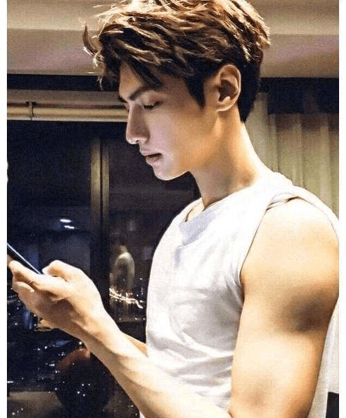 《长月烬明》罗云熙公主抱白鹿,需要威亚帮助,网友:白鹿很沉吗_角色