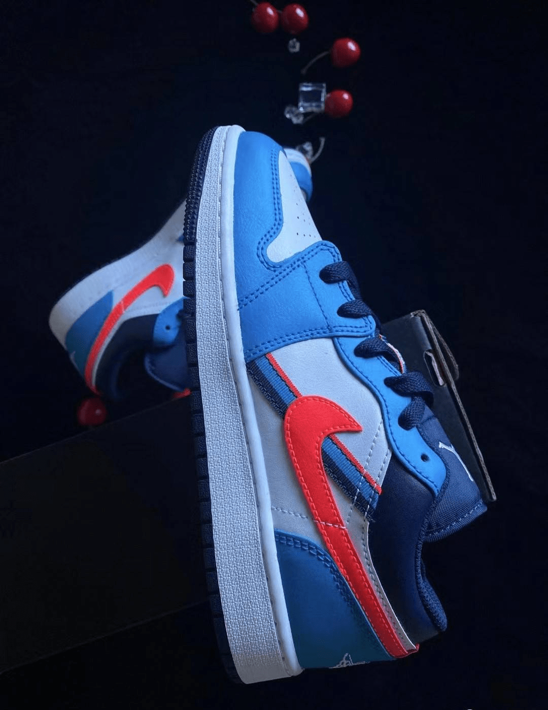 时间 新鞋开箱——Air Jordan 1 Low&quot;Game Time&quot;游戏时间（GS）蓝红白