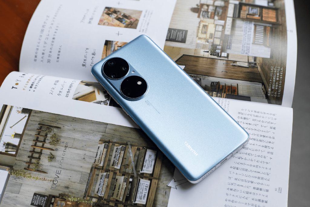 今年春夏流行浅钓系华为p50系列星河蓝展现的有分寸的美