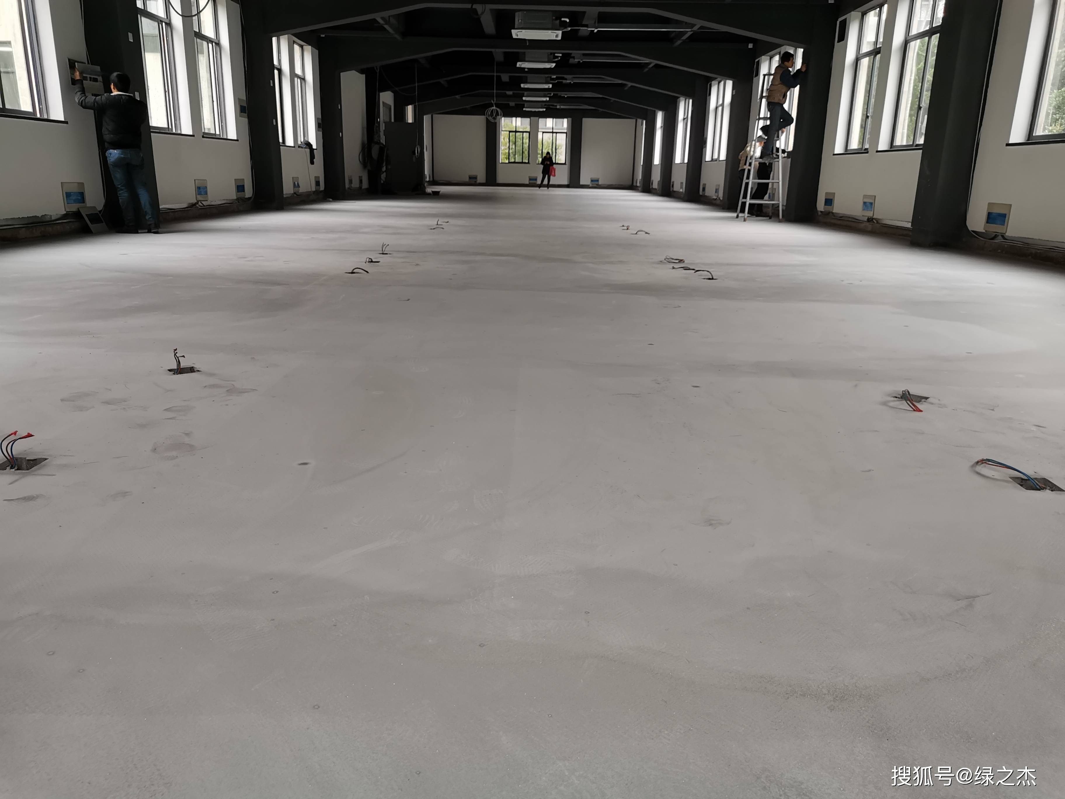 武汉自流平找平pvc地板胶铺装施工防静电地坪请找武汉绿之杰建材