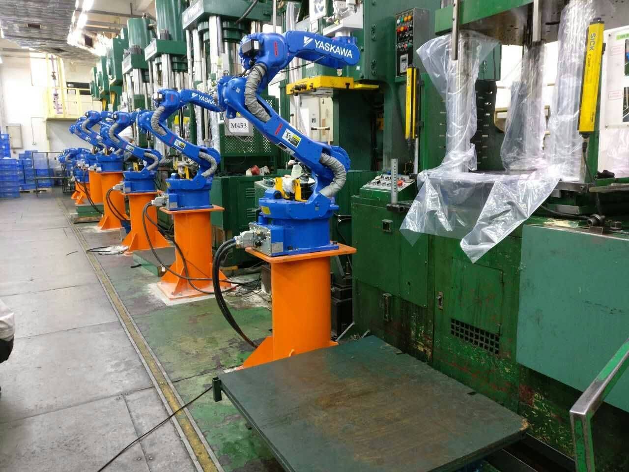 利用控制系统和机器人控制系统无缝连接,使冲压机器人的动作和压力机