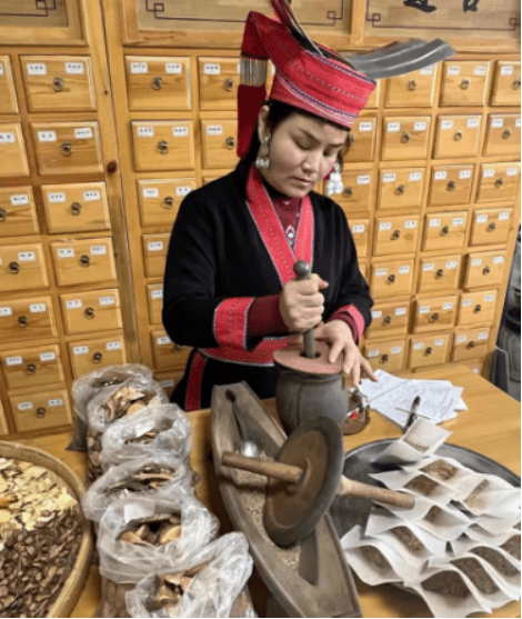 金秀瑶浴李燕飞:传承瑶族文化,发扬瑶浴内涵_瑶医_燕姐家_草药