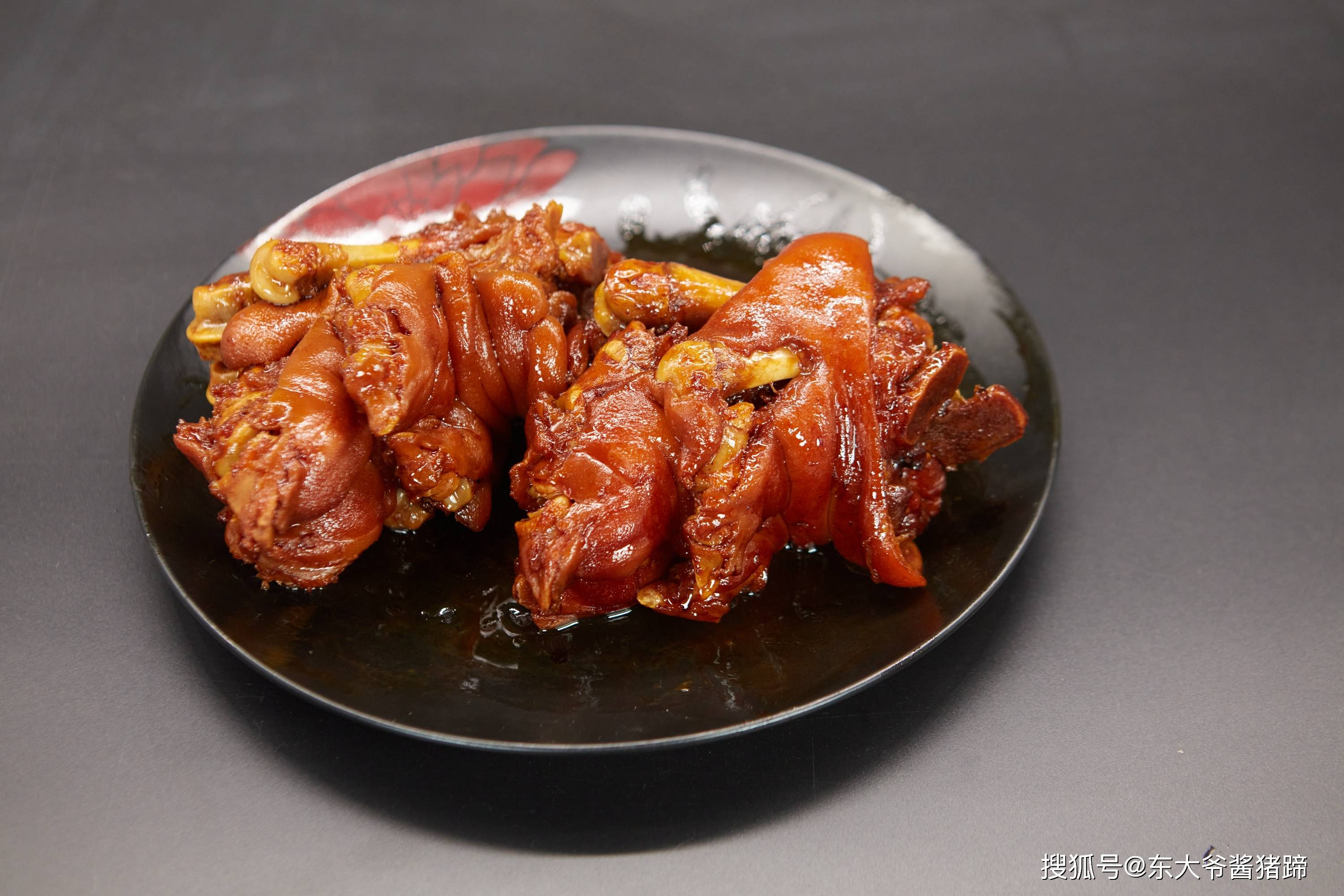 东大爷老北京酱猪蹄让人感到温暖的小吃