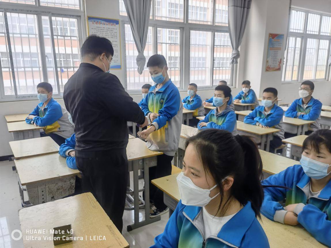 菏泽市定陶区清华园学校开展疫情防控应急模拟演练