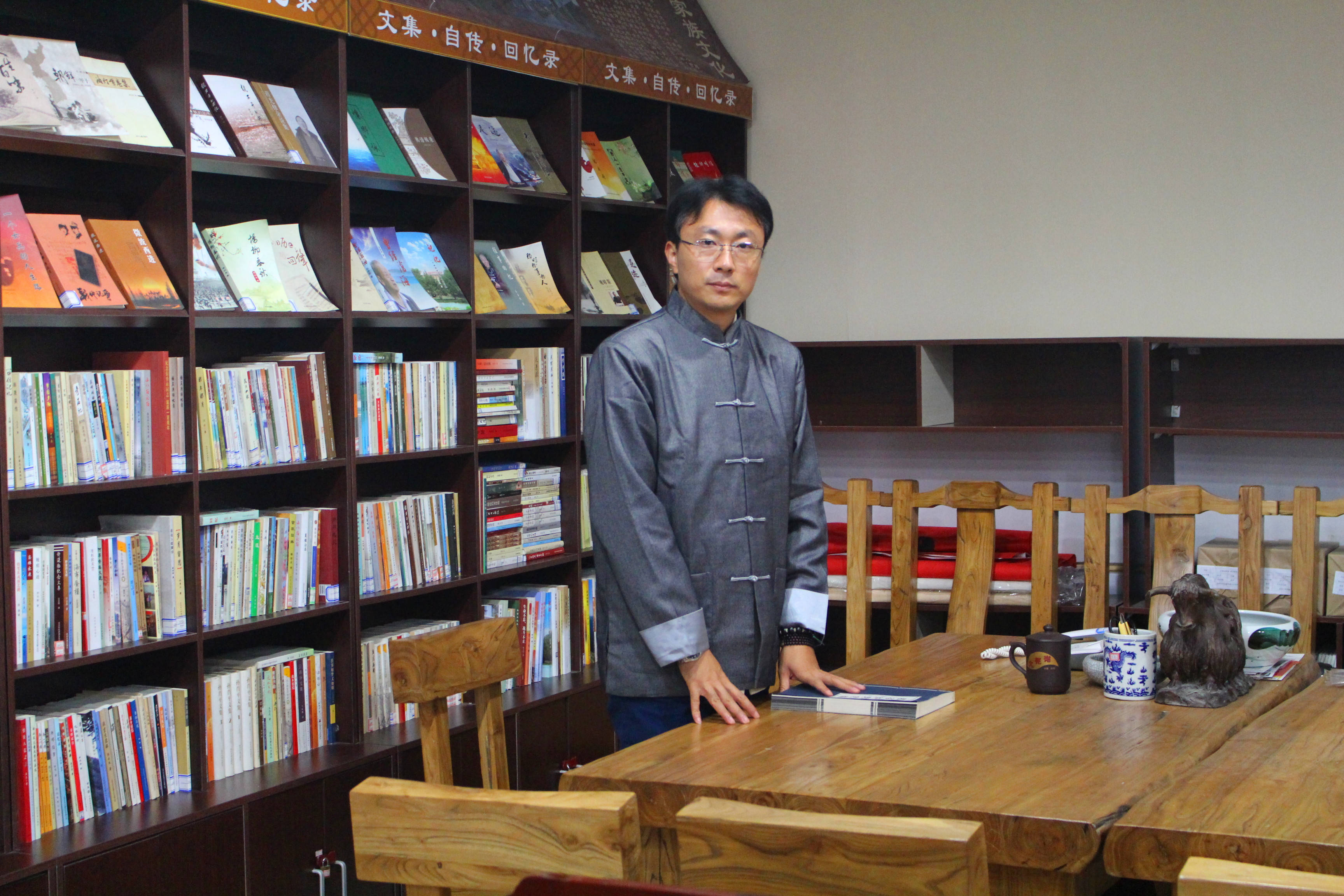 著名百家姓研究学者姓氏文化专家冯志亮在北京海图书画苑解析朱姓寻根