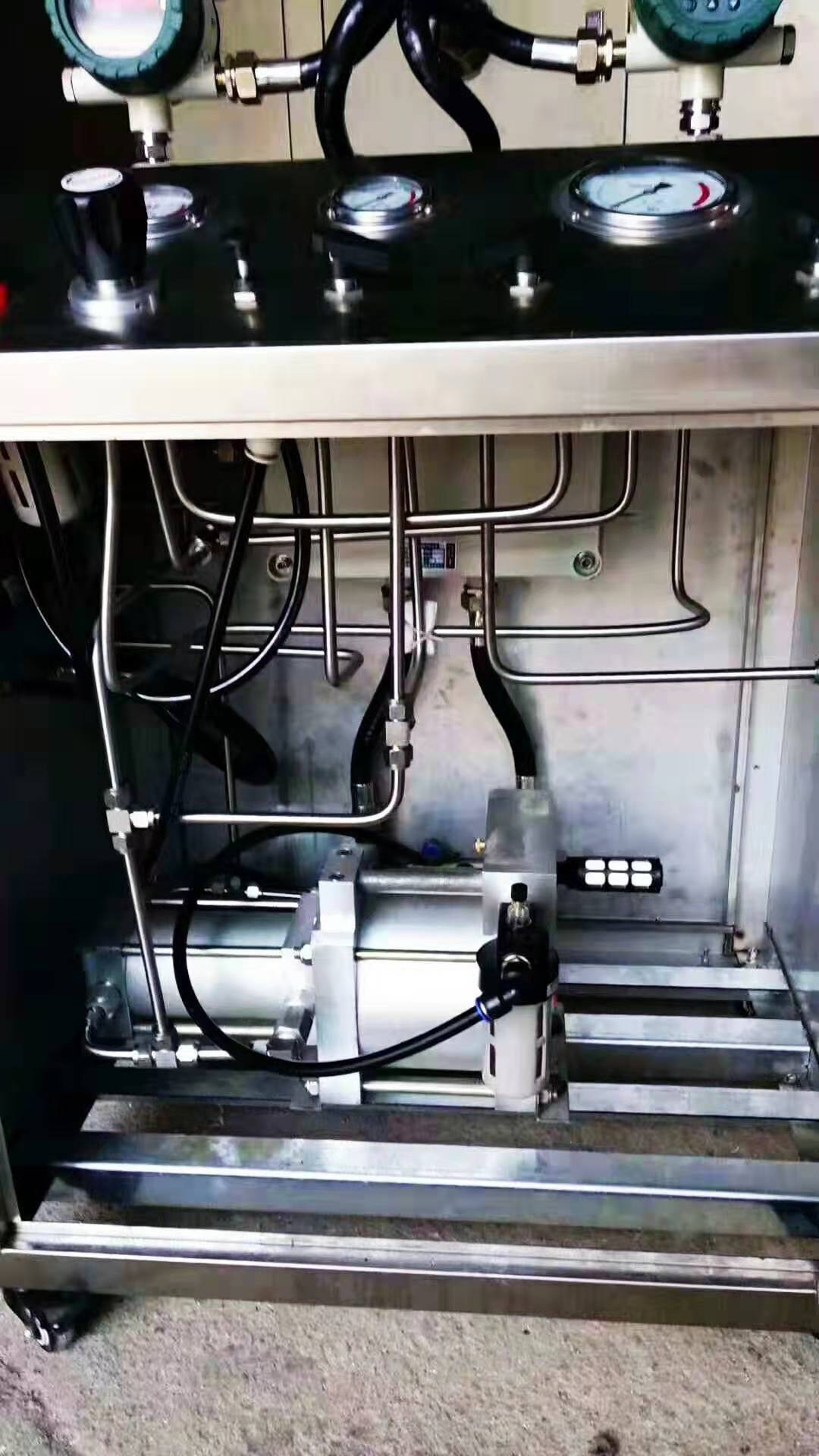 气动增压泵分为气液增压泵,气体增压泵气液增压泵原理是利用大面积