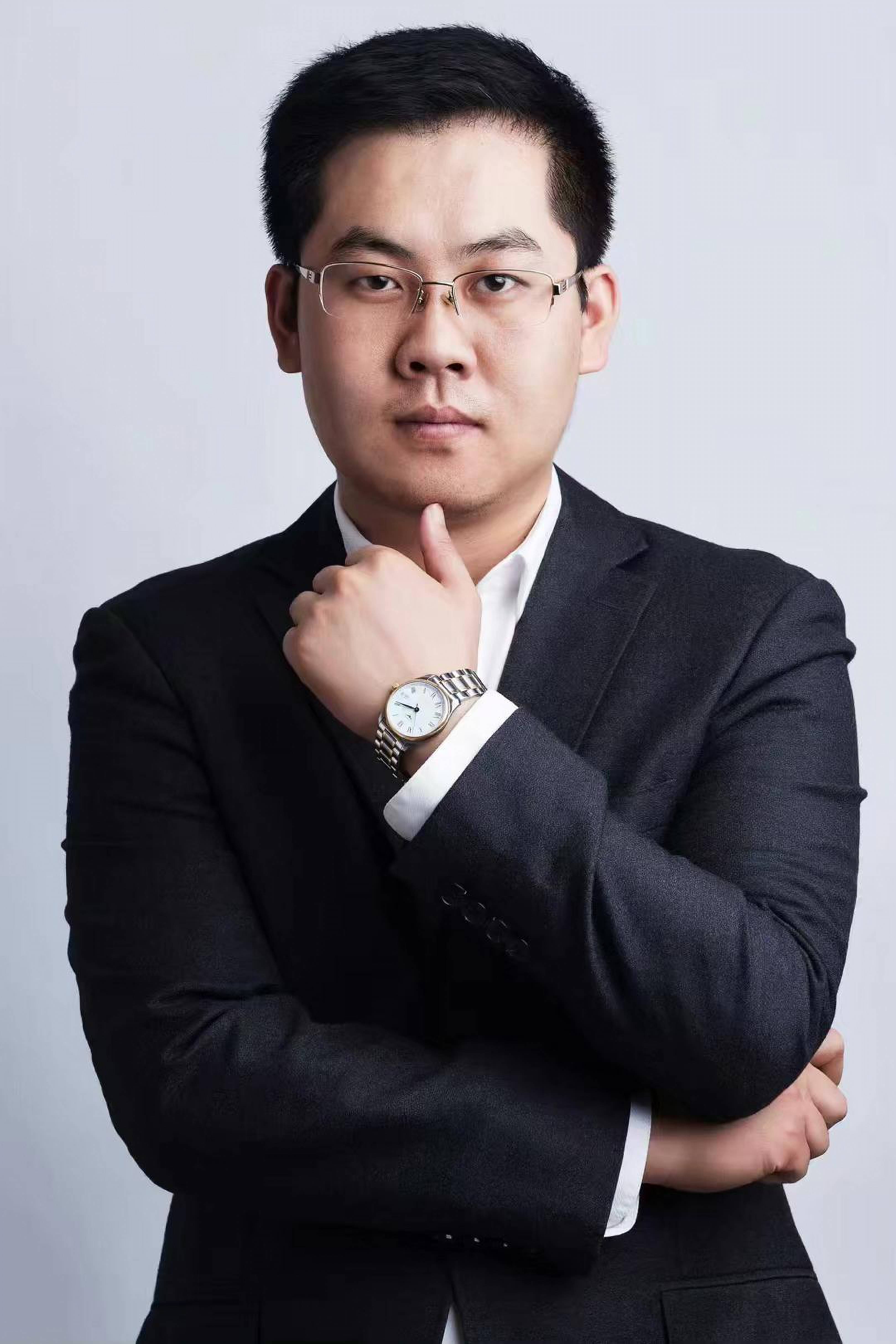 北京大成刑事专业委员会副主任,中国政法大学法律硕士学院兼职导师