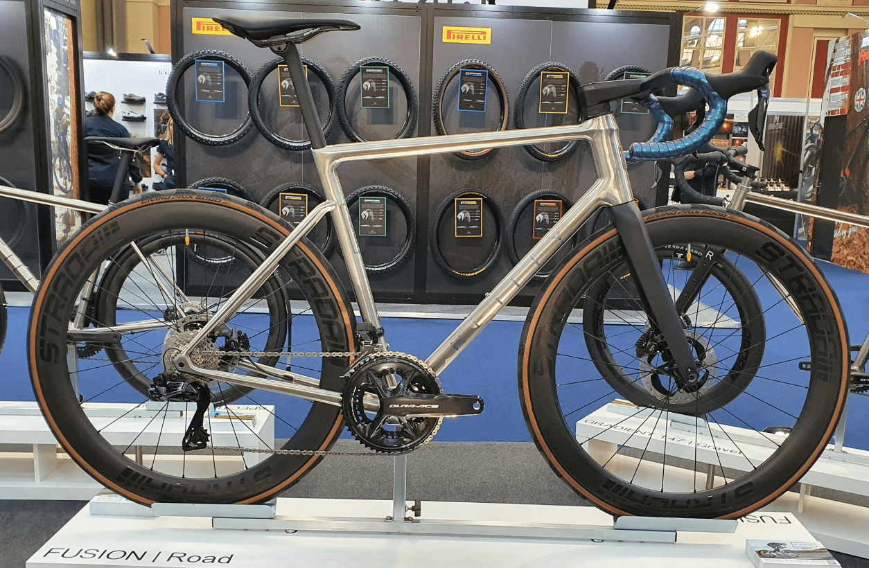 钛公路革命reilly推出fusion钛合金气动公路车