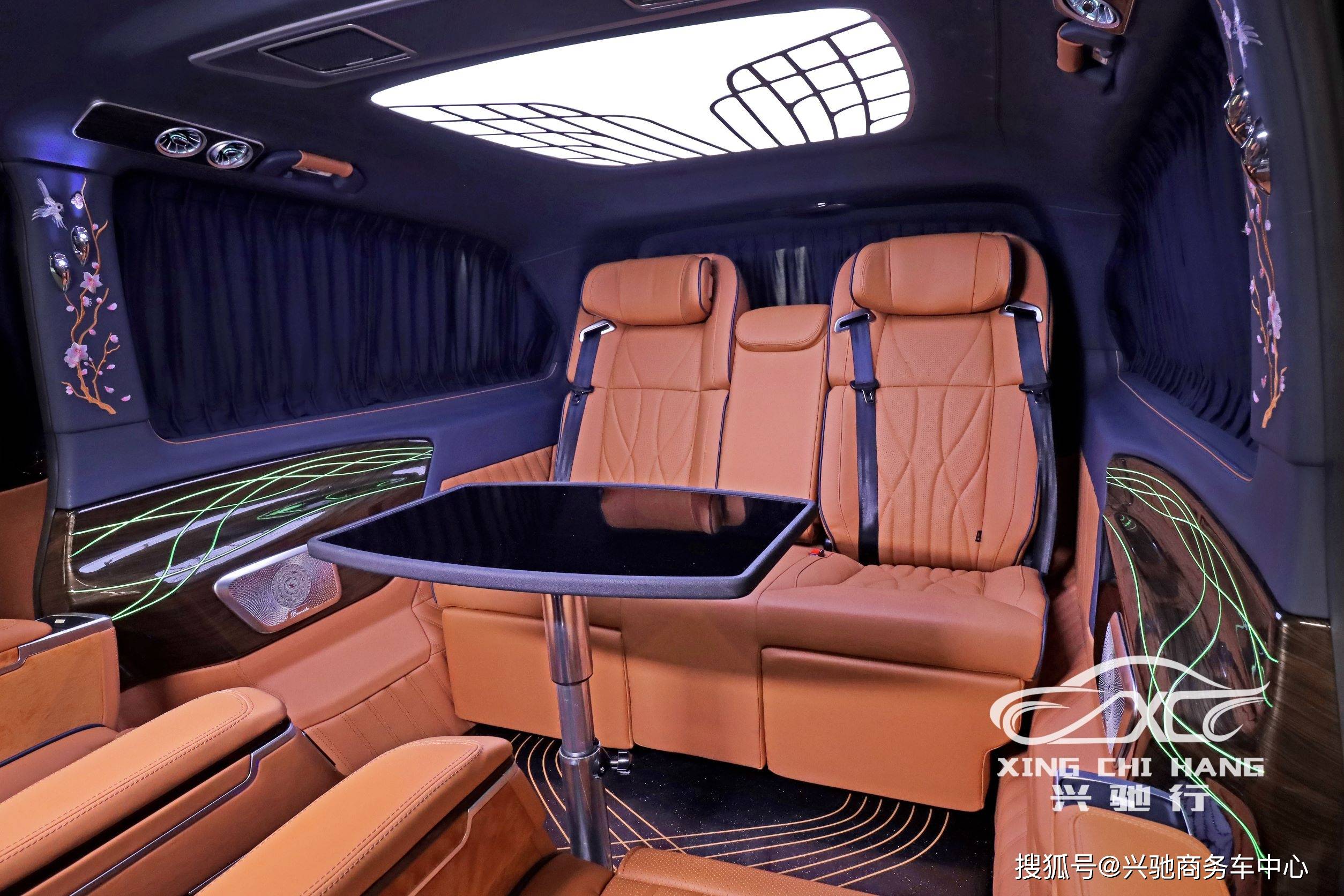 奔驰威霆七座商务车内饰改装案例展现独有的豪华个性与魅力