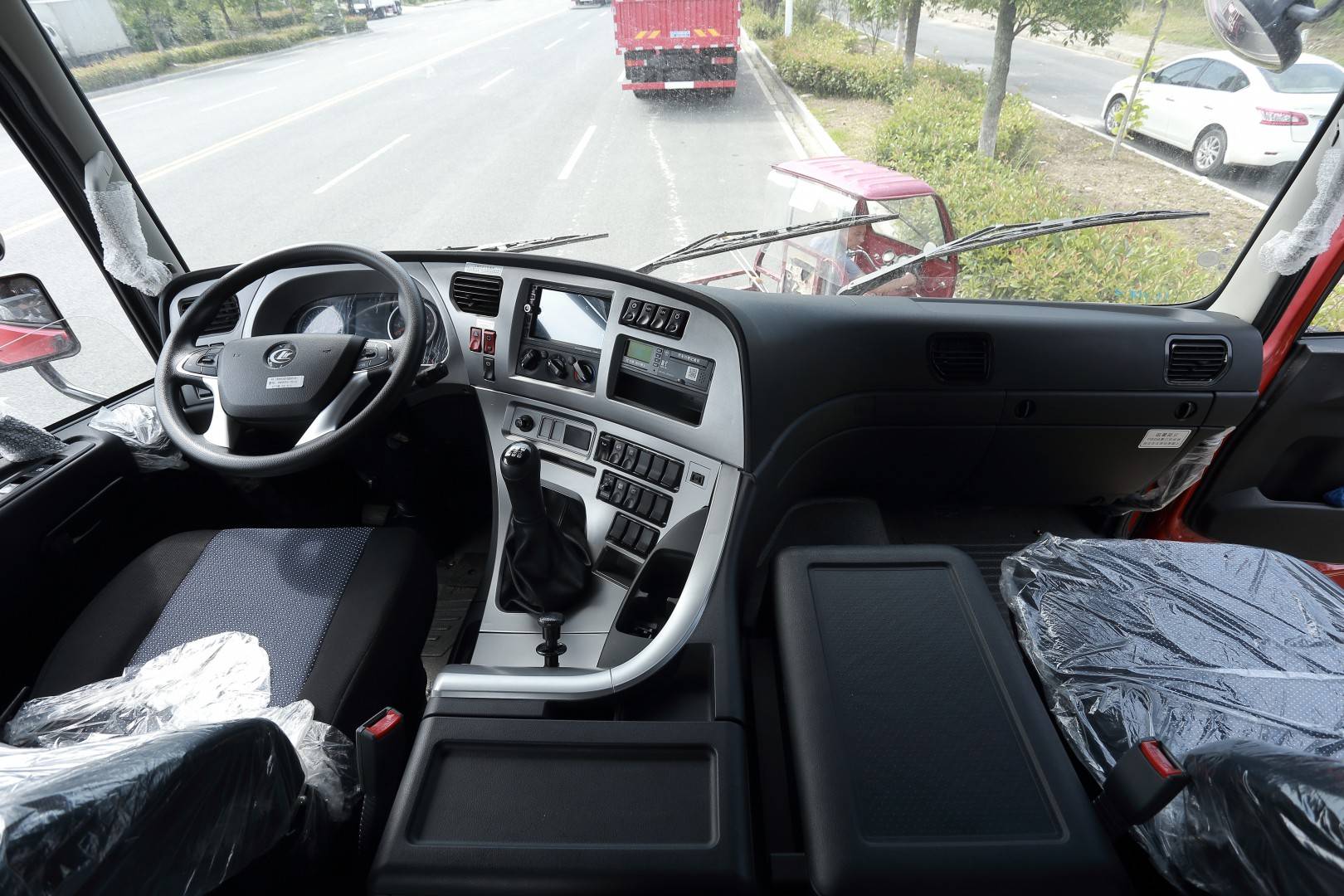 6米载货车(cl1310lds6)驾驶室 图片程力商用 前四后八9.