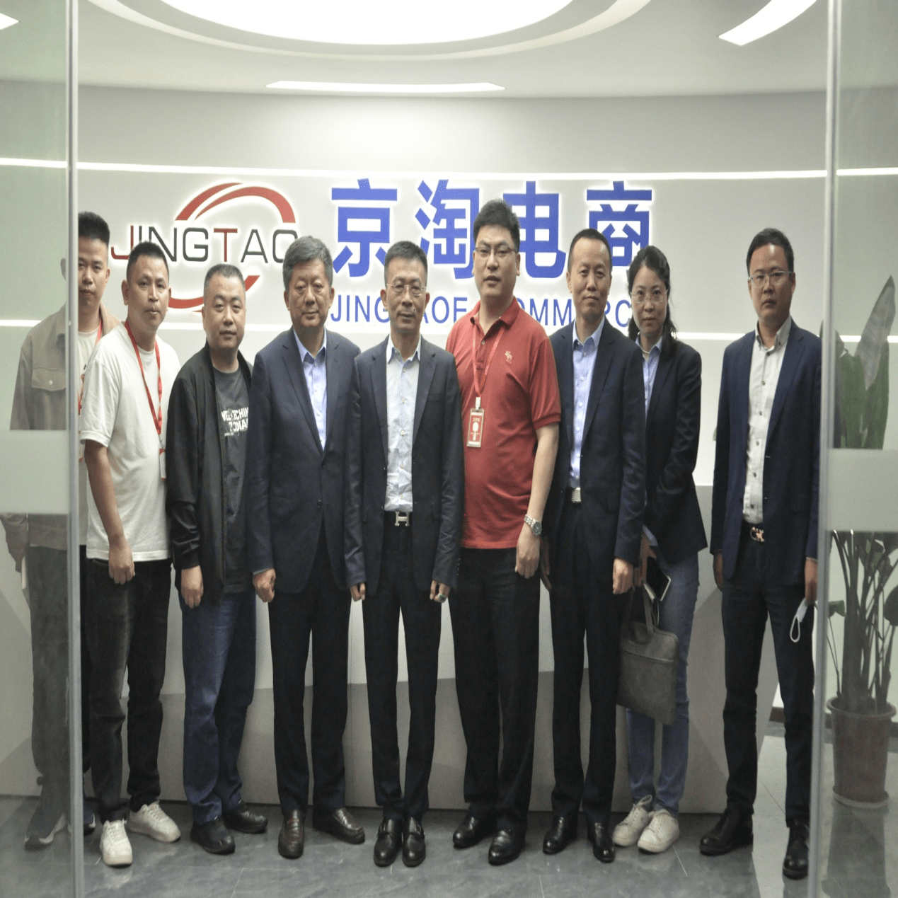 热烈欢迎国恩股份东宝生物王爱国董事长一行莅临京淘电商参观指导
