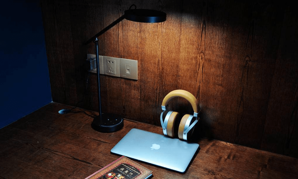 护眼台灯哪个牌子最好?2022年平价护眼台灯推荐