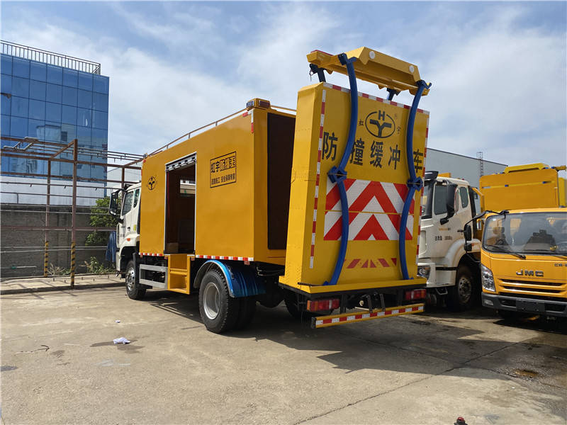 100k高速专用防撞车东风安全防撞车天锦防撞缓冲车