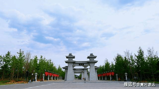 红五月里的洛阳龙门云卷云舒大地呈祥伊阙山水与蓝天白云共舞