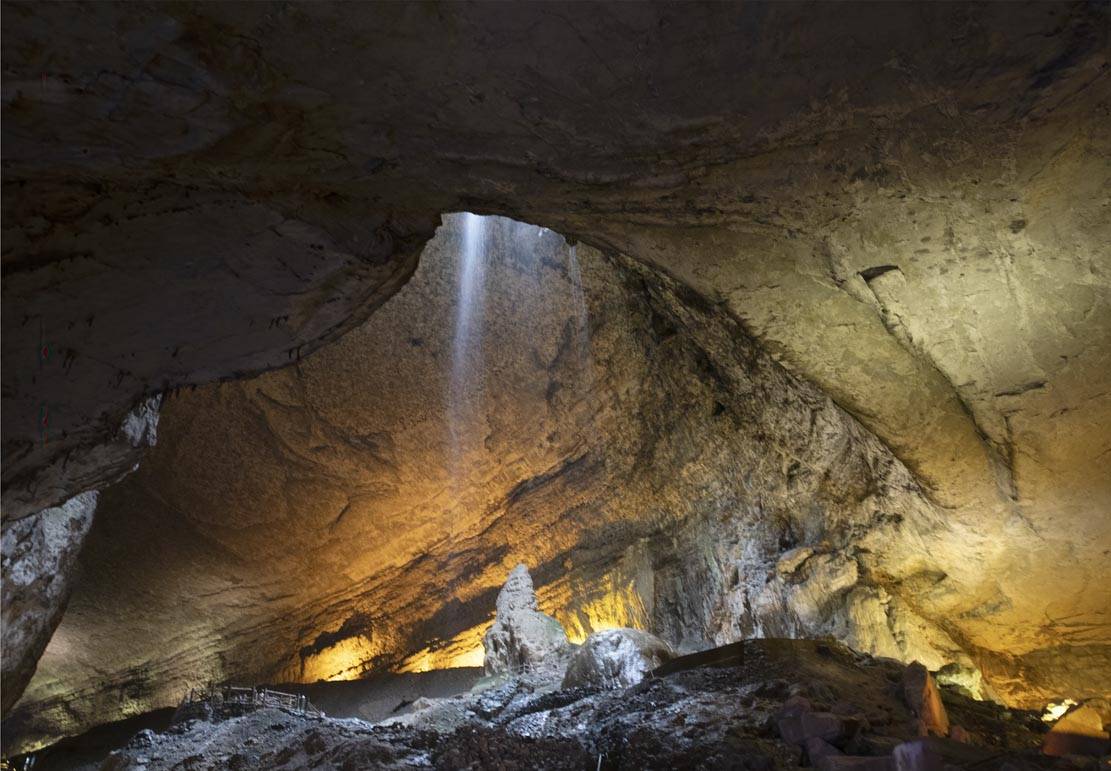 2022年5月11日,兴文石海是洞的故乡,地下溶洞有260多个,最大的天泉洞