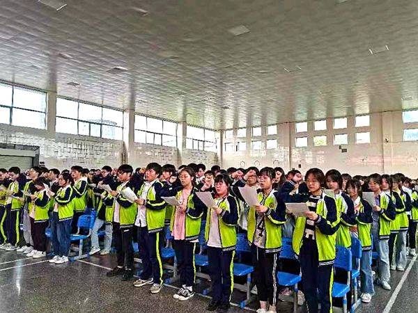 澧县六中举行高三成人宣誓暨毕业誓师典礼