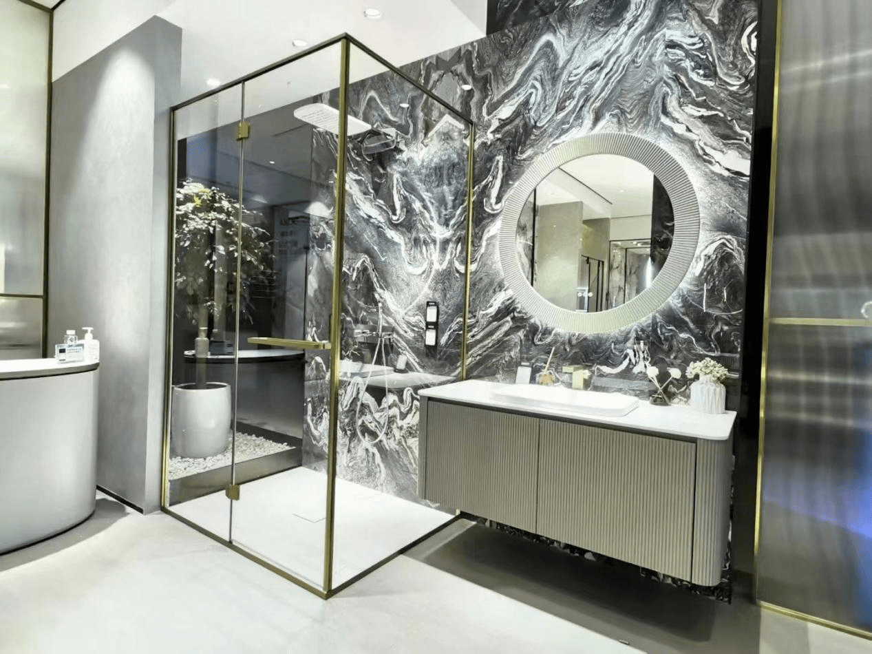 一眼出挑的淋浴房香槟金配色尽显高奢质感