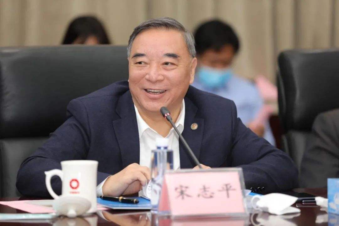 宋志平企业要防止因大企业病而轰然倒下应奉行专业主义在细分领域成为