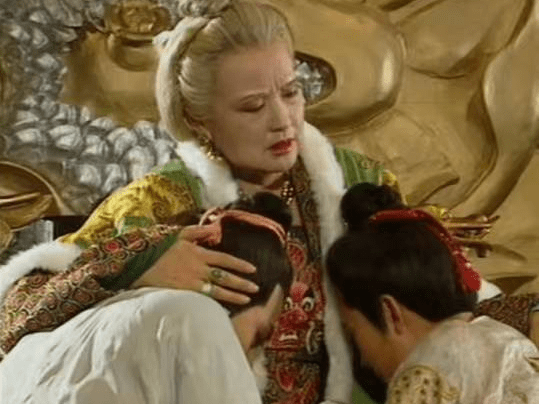 甚至有人为这两兄弟牵马递鞭,称张易之为"五郎",张昌宗为"六郎"