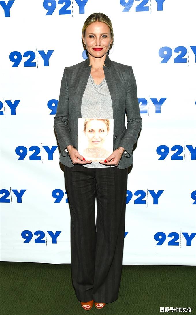 美国女明星卡梅隆·迪亚茨,如何保持身材和驻颜?_电影_穿着_母亲