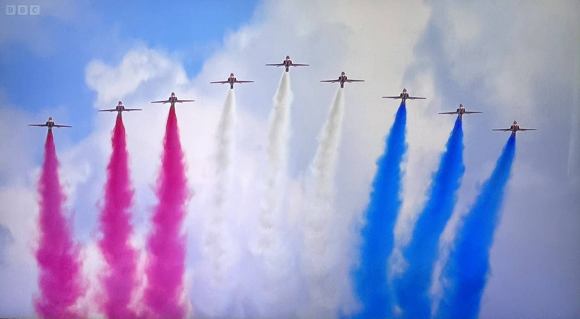 这次经过的飞机包括:喷火战斗机,飓风战斗机,兰卡斯特轰炸机,voyager