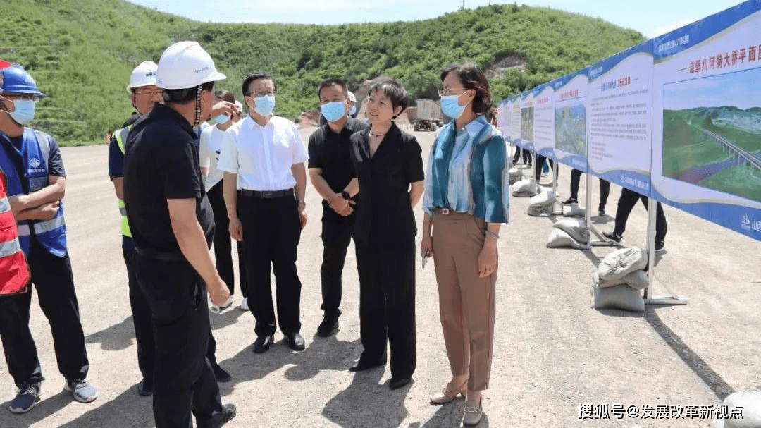 耀中,县委常委,统战部部长裴素青,副县长李丽萍及县政协副主席吴战军