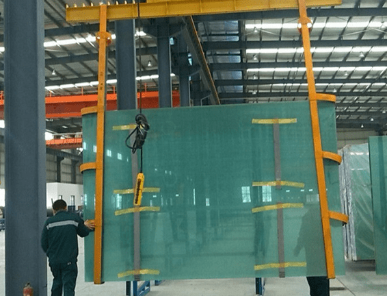 如何保证玻璃吊运过程中的安全_问题_保护套_金属