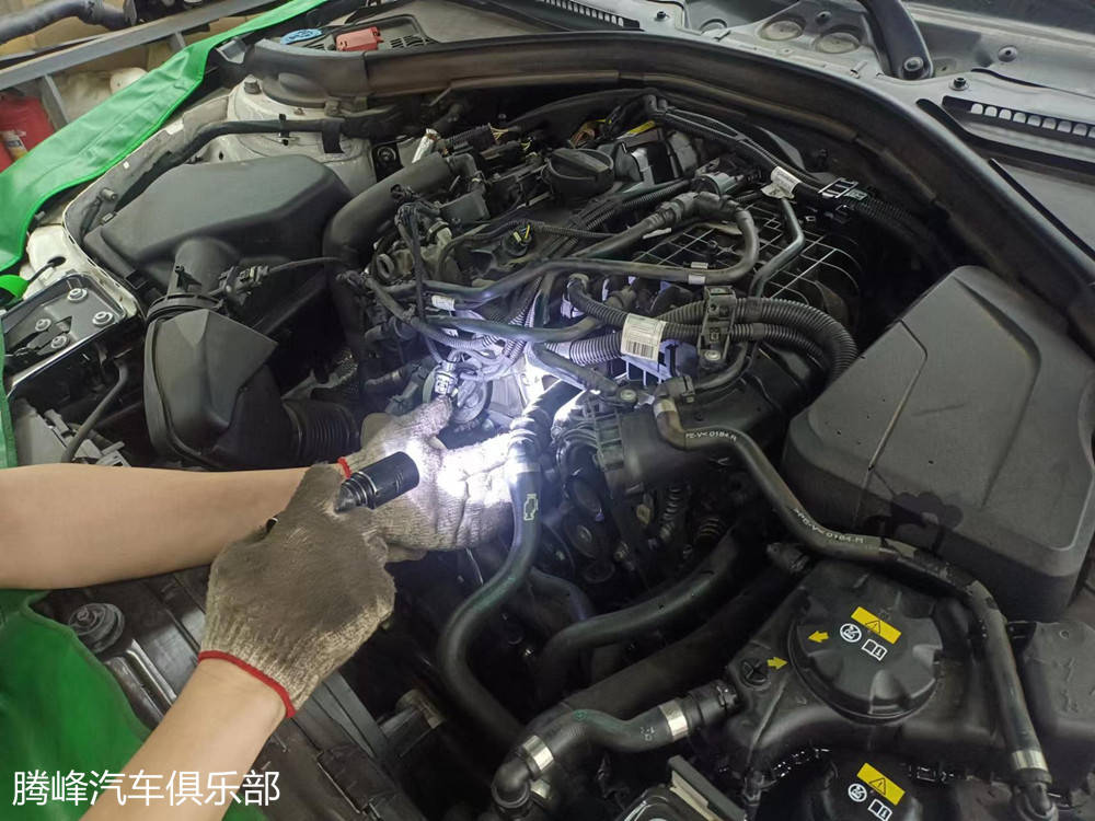 宝马维修宝马320漏水维修更换副水壶水管