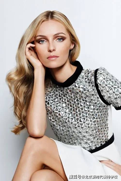 俄罗斯超模瓦伦蒂娜赞亚娃valentinazelyaeva