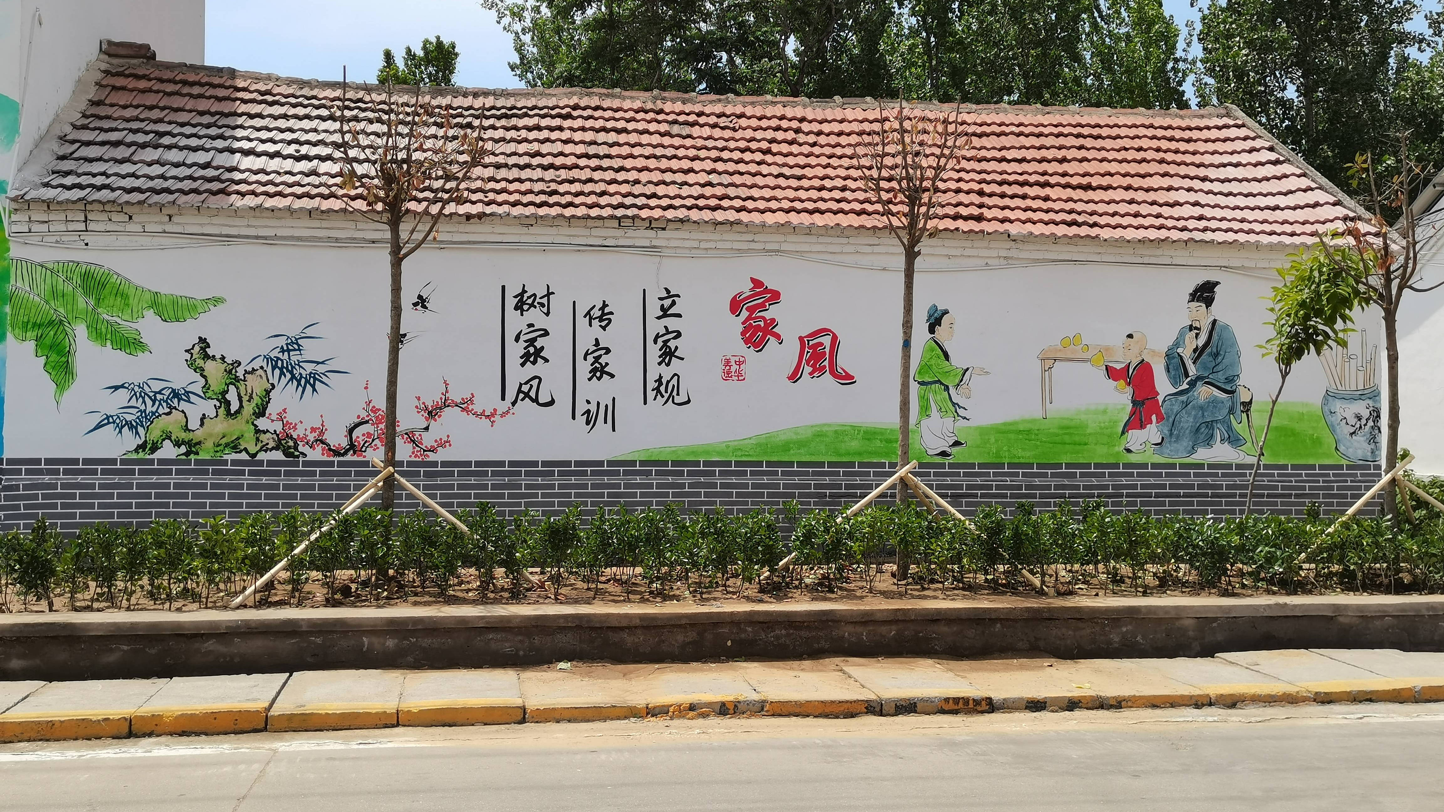 济宁高新区接庄街道传统彩绘文化墙打造村庄靓丽风景线
