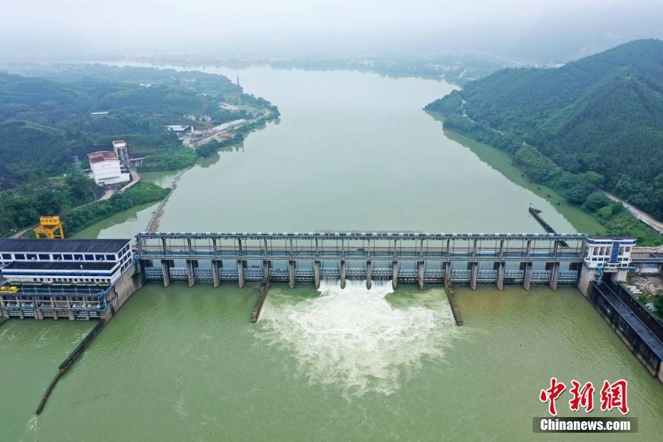 广西柳州:多个电站开闸清腾库容迎新一轮强降雨-搜狐大视野-搜狐新闻