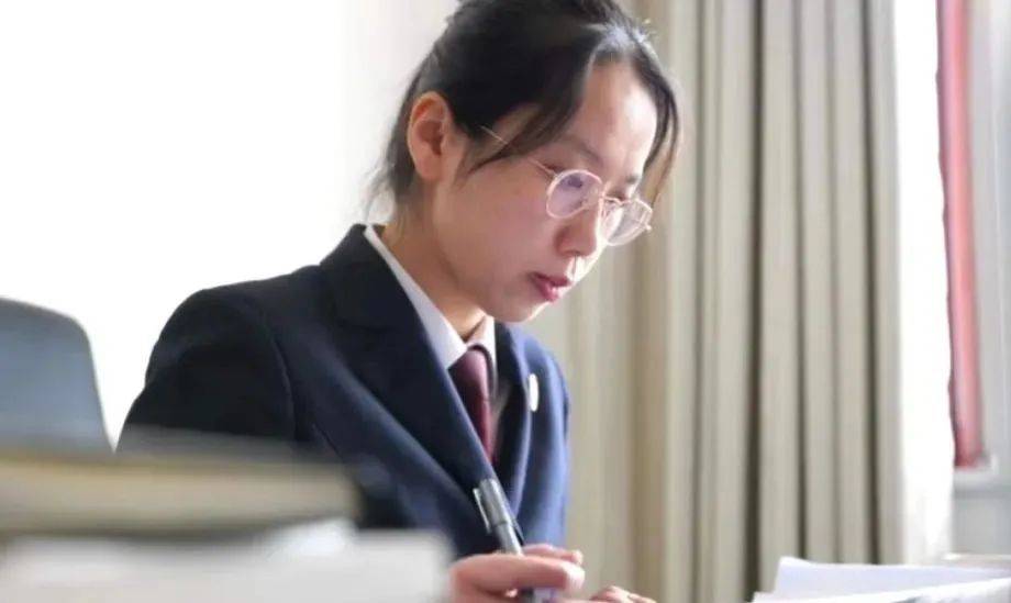 奋进之美检察力量邓洁丽以检察初心书写山海情缘