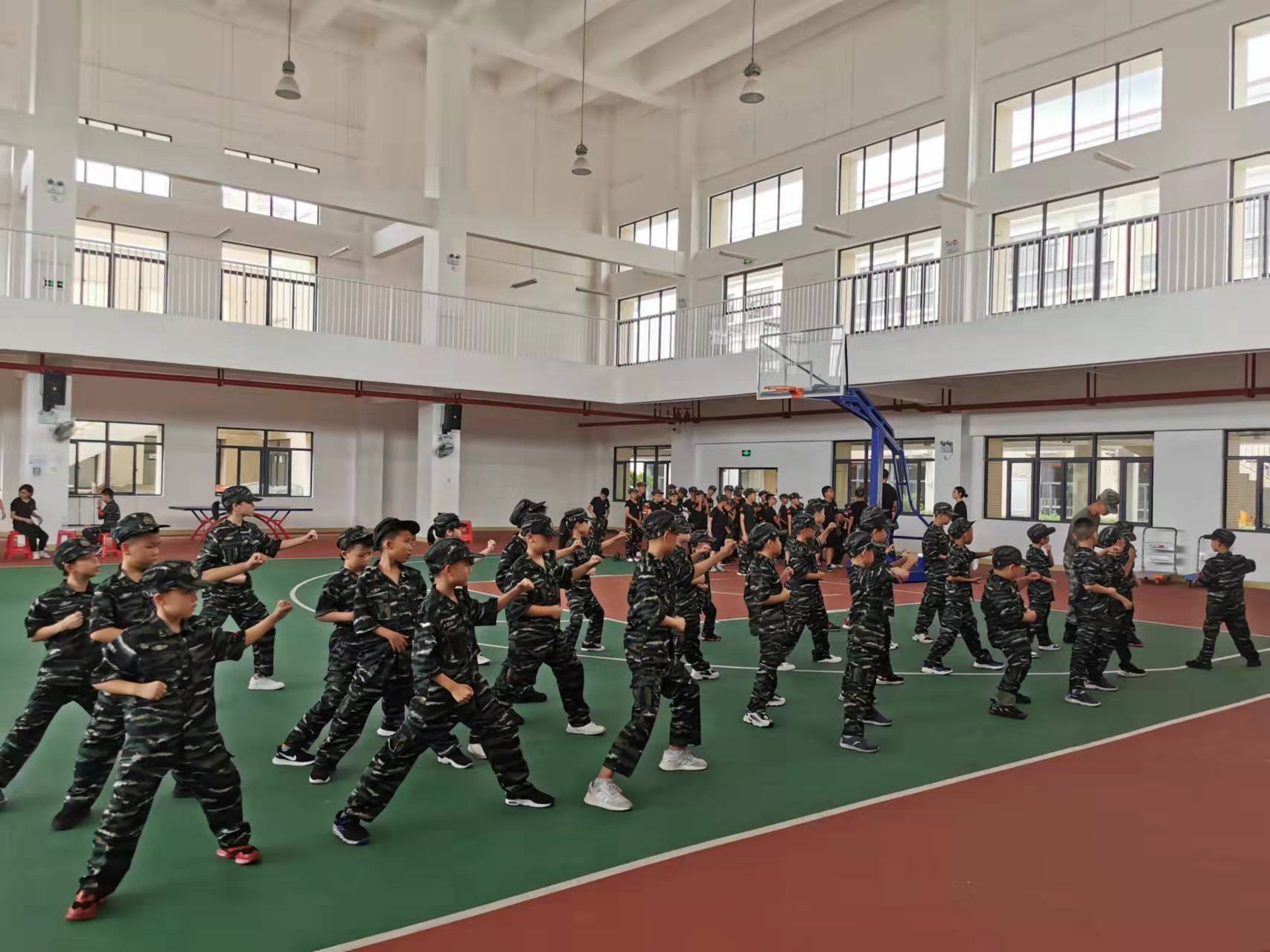 广州军事夏令营基地分享小学生报名14天军事夏令营真实案例