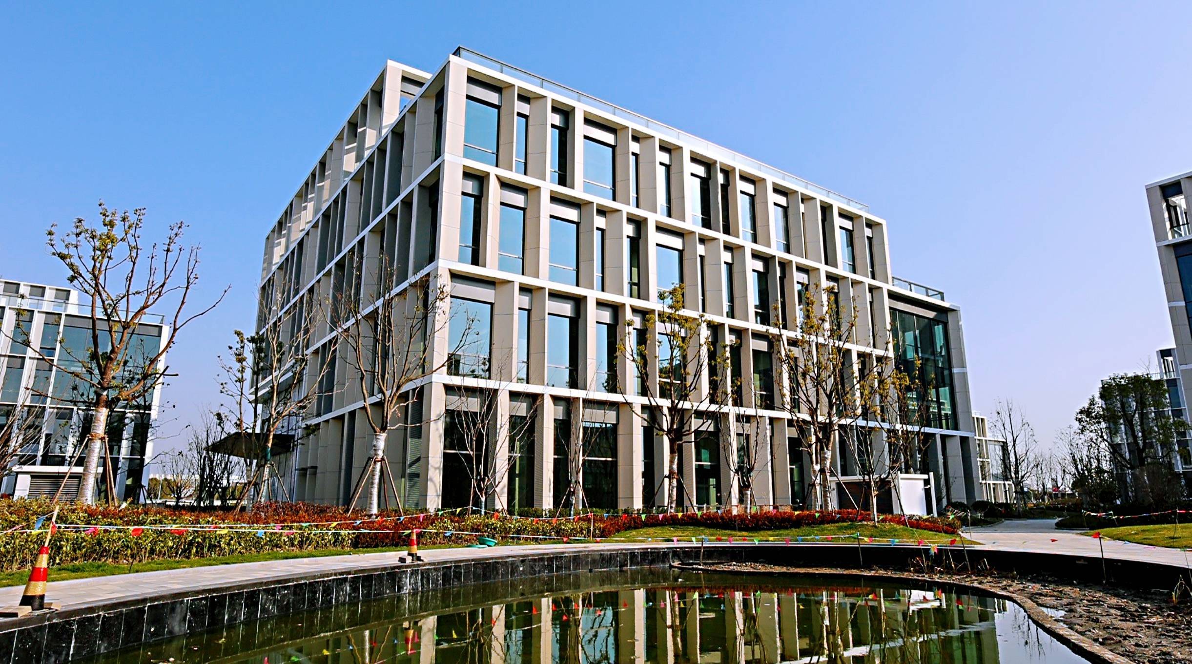 花园式生态总部长三角绿洲智谷赵巷d区竣工交付