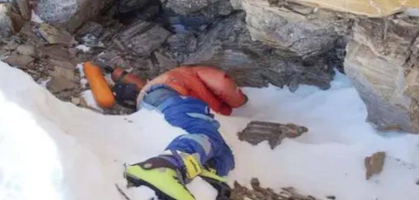原创             珠峰上有300多具登山者遗体，身份大多数都清楚，家属为何不去收尸