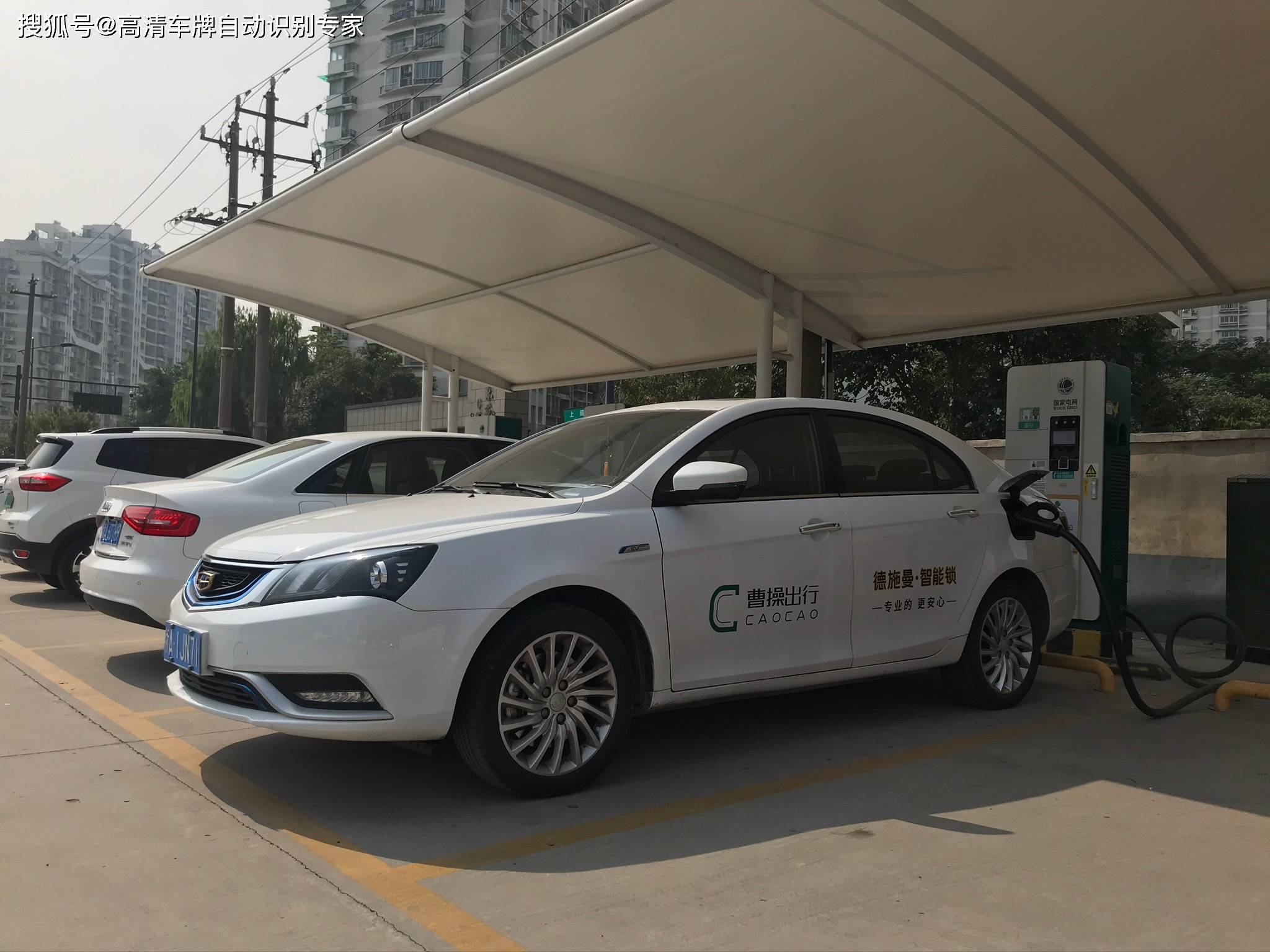 深睛充电桩车牌识别相机，智能防占位检测，大幅提升充电桩利用率