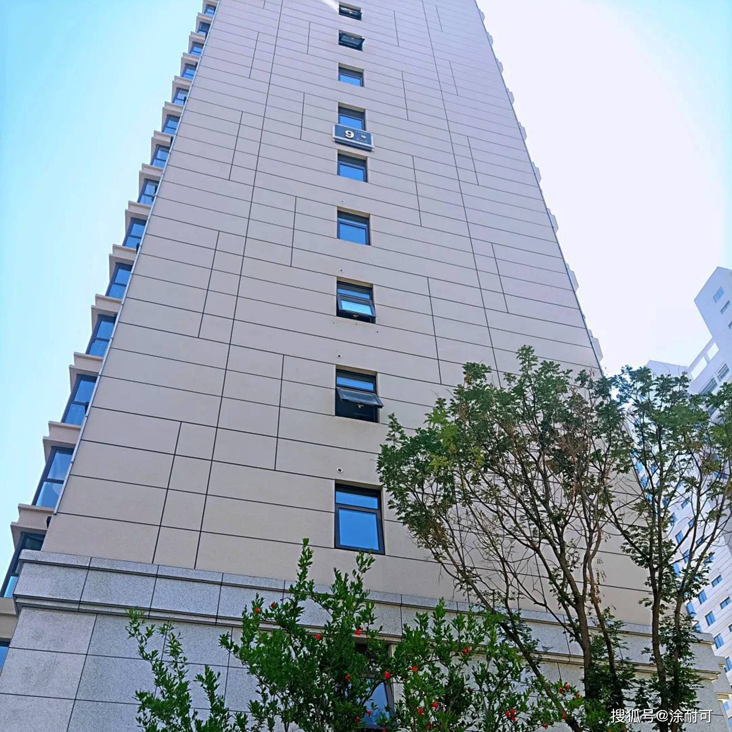 涂耐可晶彩石助力博丰九玺台成为三门峡市一道靓丽的风景线