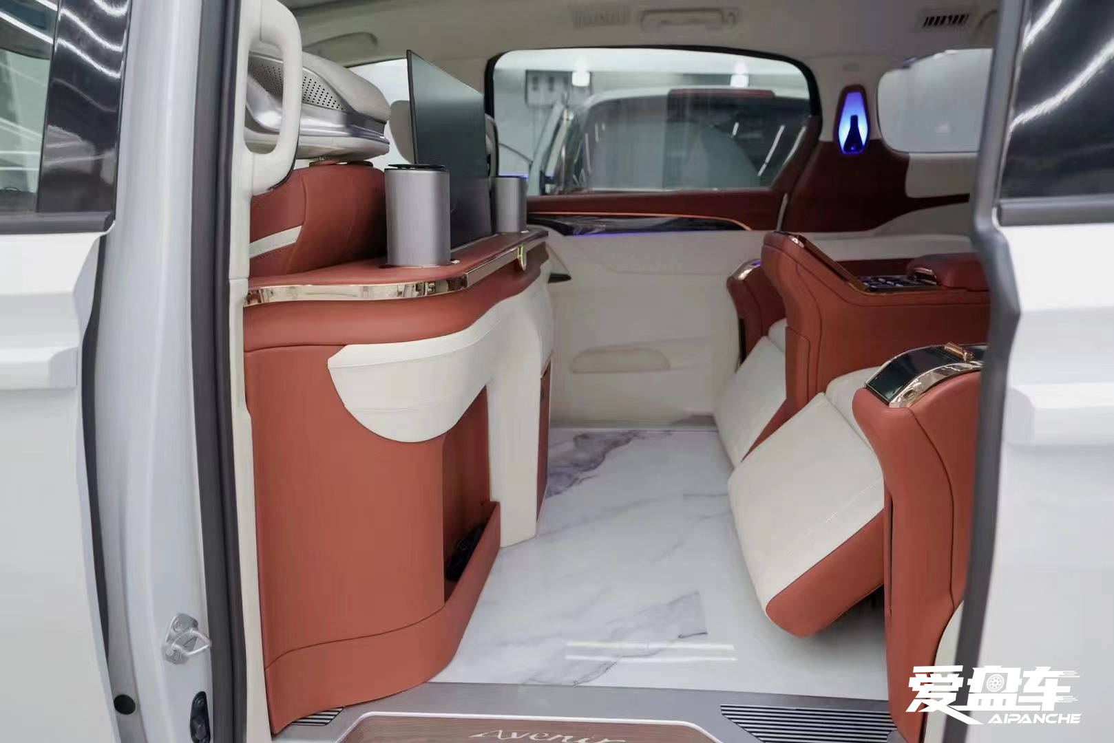 别克gl8es陆尊改装半隔断4座版本太给力了商务接待很便捷