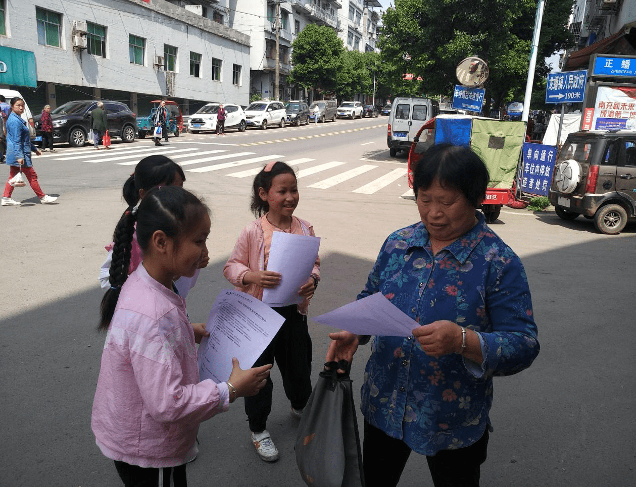 临江小学开展暑期老师家访"防溺水入户宣传")"南充瞭望哥"注意到:除了