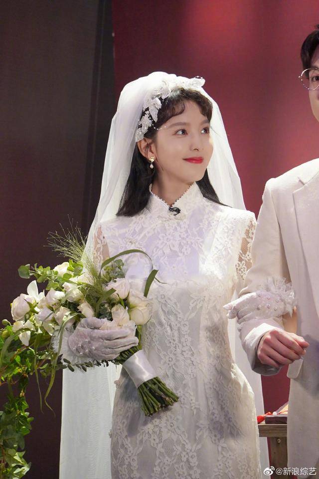 画报里走出来的大小姐章若楠民国婚纱造型温婉秀丽