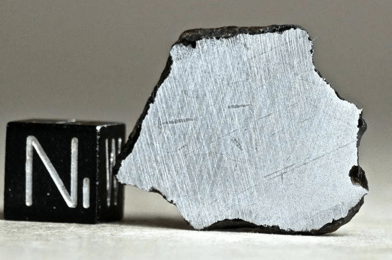 如何认识陨石的纽曼线结构